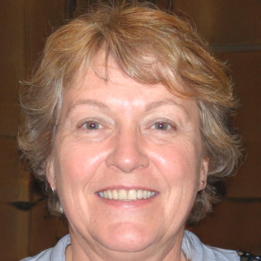 Instructora financiera durante sesión educativa